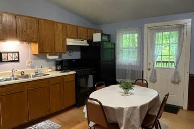 cottage 4 dining and kitchen area